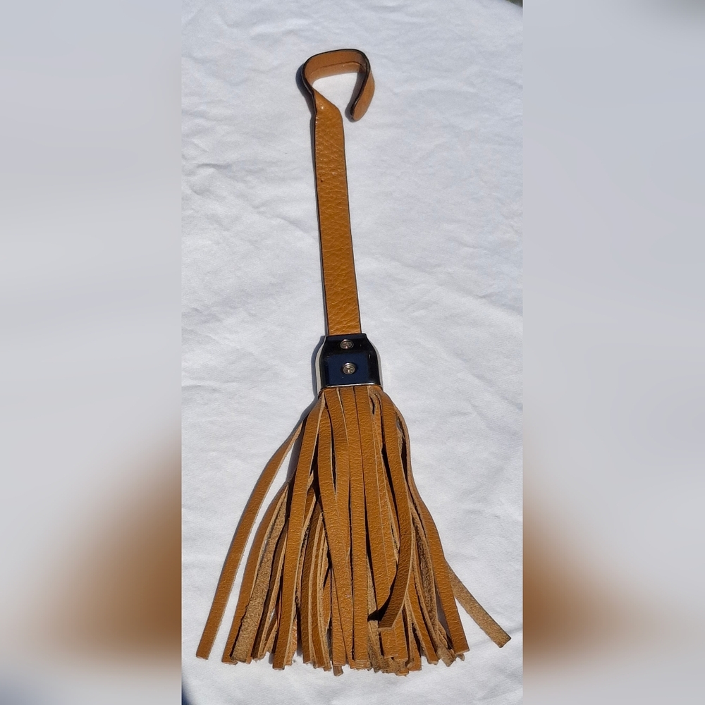 B. Makowsky Tan Leather & Silver Tone Leather Tassel Keychain Bag Swag Bag Charm - Picture 5 of 6
